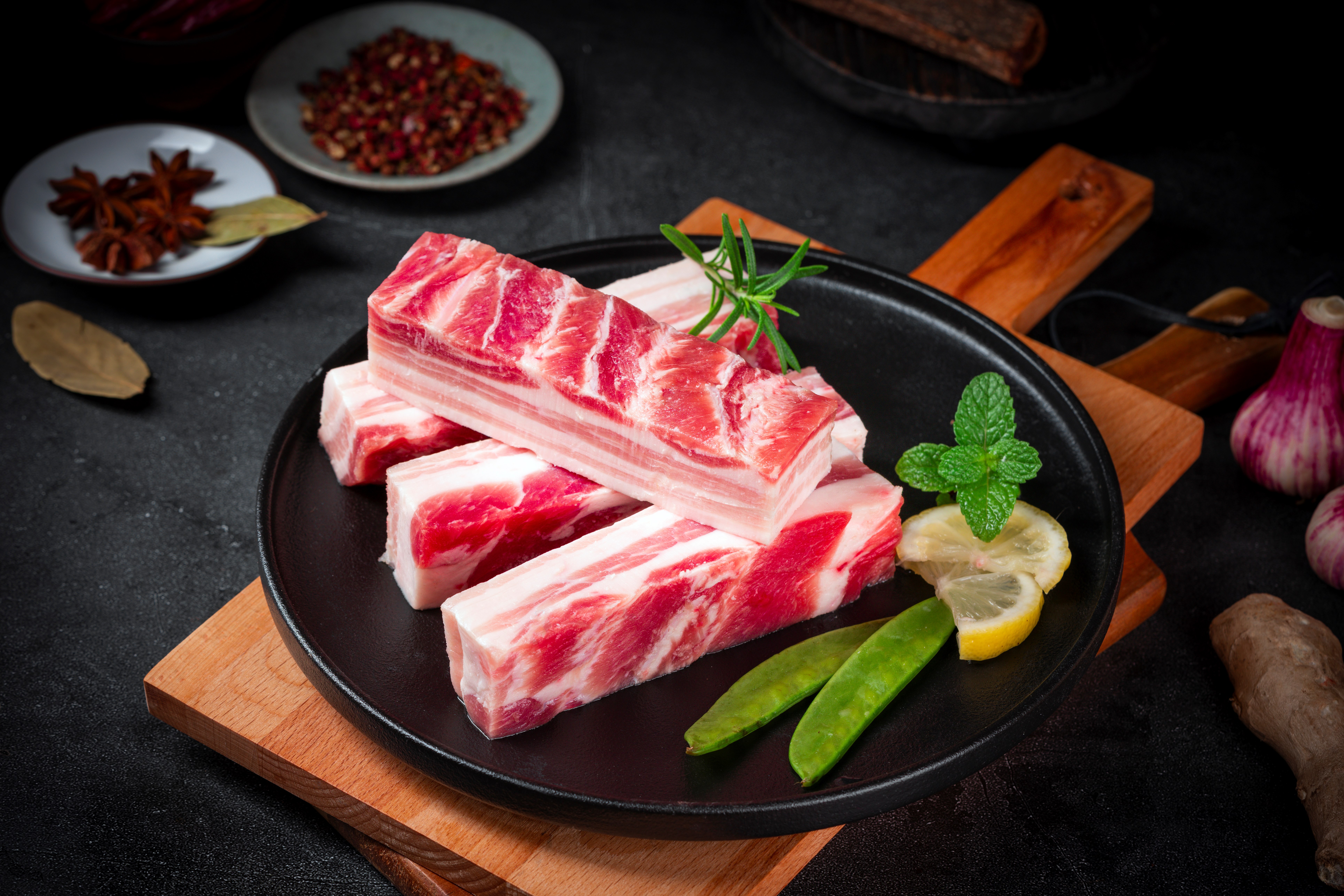 “龍大黑天蓬”黑豬肉重磅上市，龍大美食匠心打造健康美味新選擇